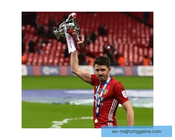 邮报曝卡里克履新先谈梅努 球员受鼓舞愿留队成核心打造未来蓝图